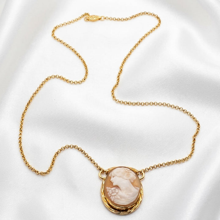 Elegant 10K Gold Cameo Fixed Pendant Necklace