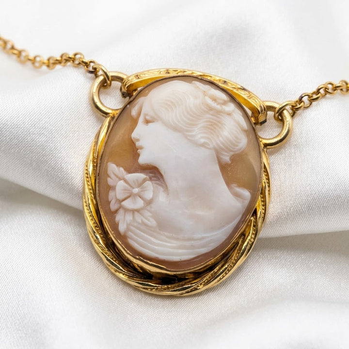 Elegant 10K Gold Cameo Fixed Pendant Necklace