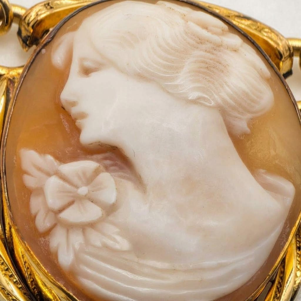 Elegant 10K Gold Cameo Fixed Pendant Necklace