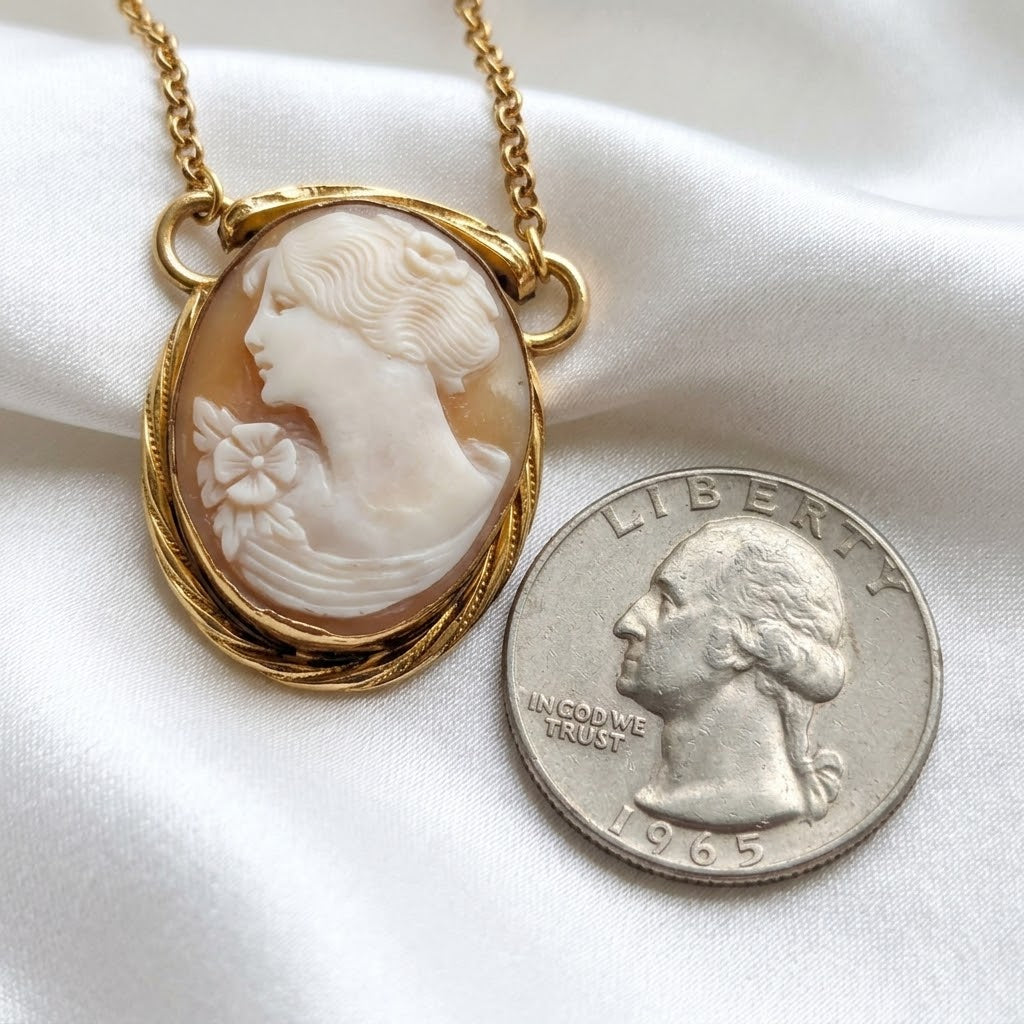 Elegant 10K Gold Cameo Fixed Pendant Necklace