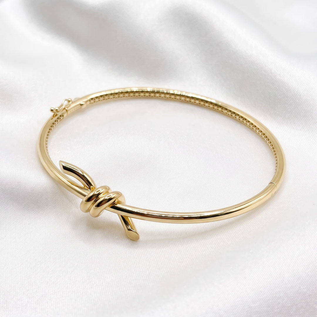 18K Gold Bracelet and Earrings Wire Knot Set
