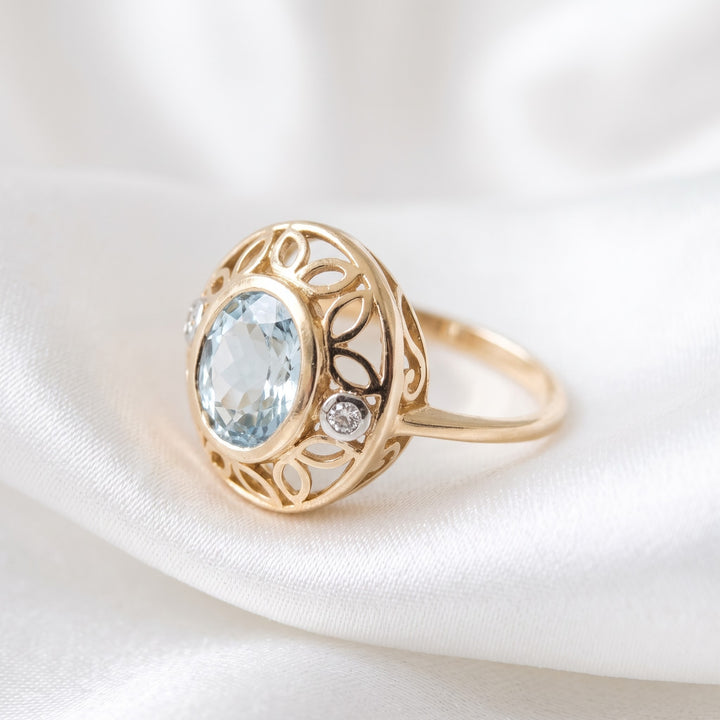 14k Gold, Aquamarine & Diamond Elegant Cocktail Ring