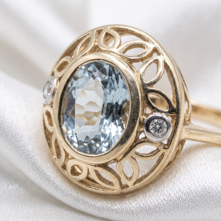 14k Gold, Aquamarine & Diamond Elegant Cocktail Ring