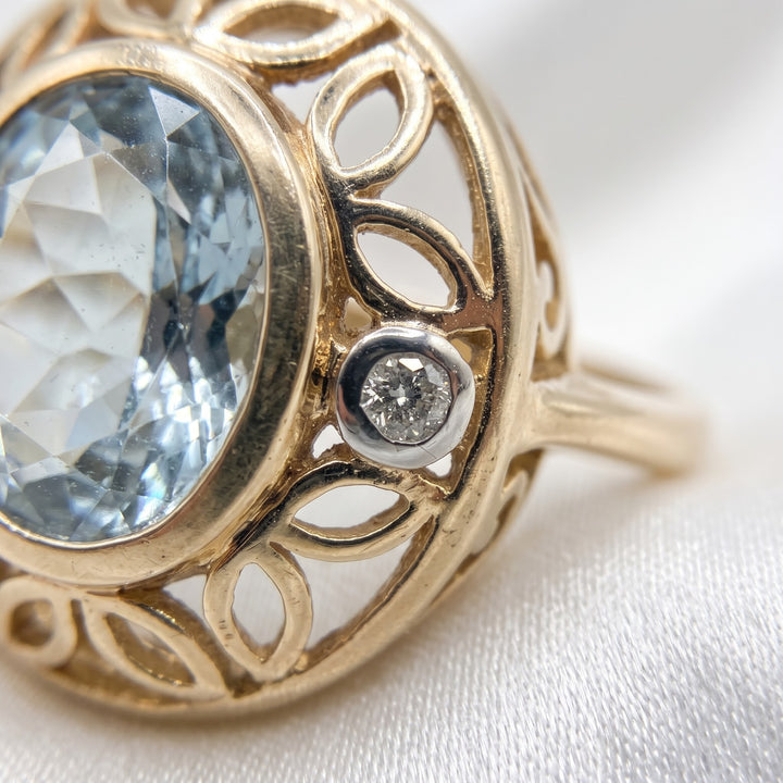 14k Gold, Aquamarine & Diamond Elegant Cocktail Ring