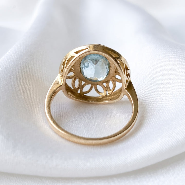 14k Gold, Aquamarine & Diamond Elegant Cocktail Ring
