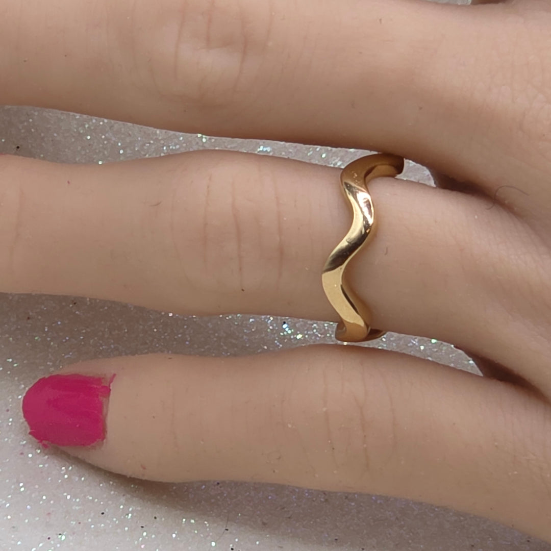 Gold Wavy Band Style Ring