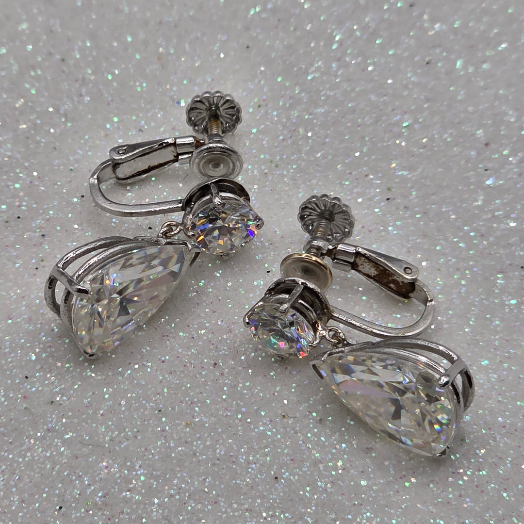Pair of white gold dangle earrings with clear gemstone quartz