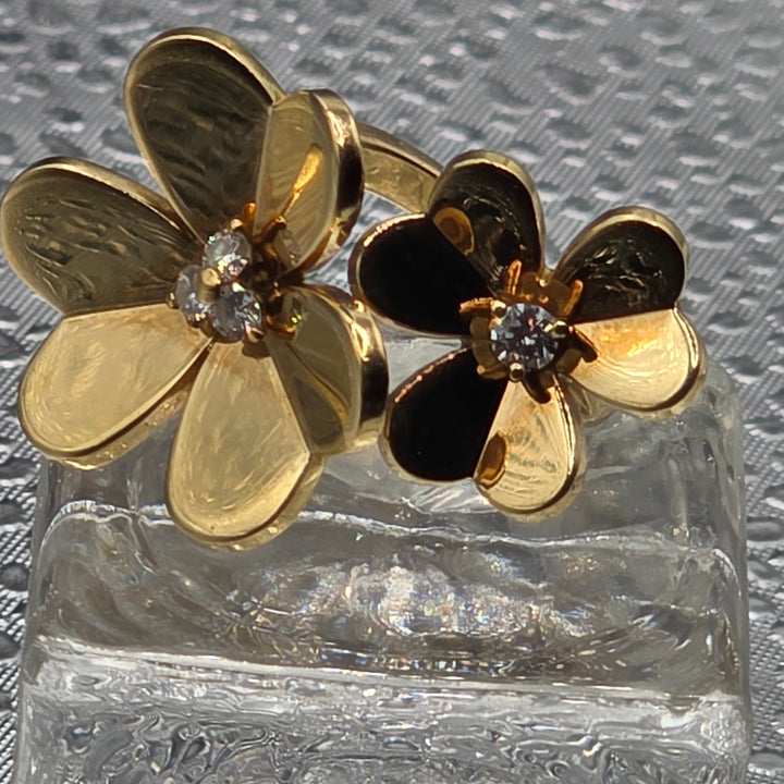 Gold & Diamond Van Cleef & Arpels Frivole Ring