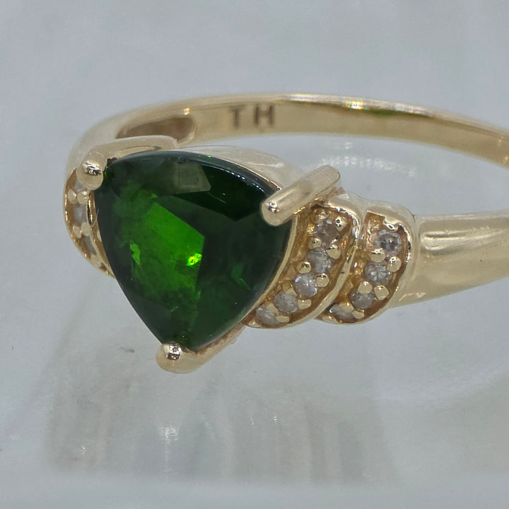 Gold, Diamond & Emerald Elegant Ring