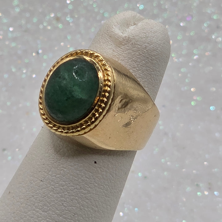 18K Gold & Green Cabochon Jade Cocktail Ring