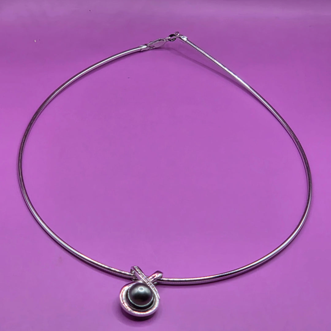 White Gold, Diamond & Gray Pearl Choker Necklace