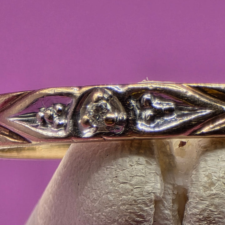 Elegant Gold and Illusion Set Diamond Band