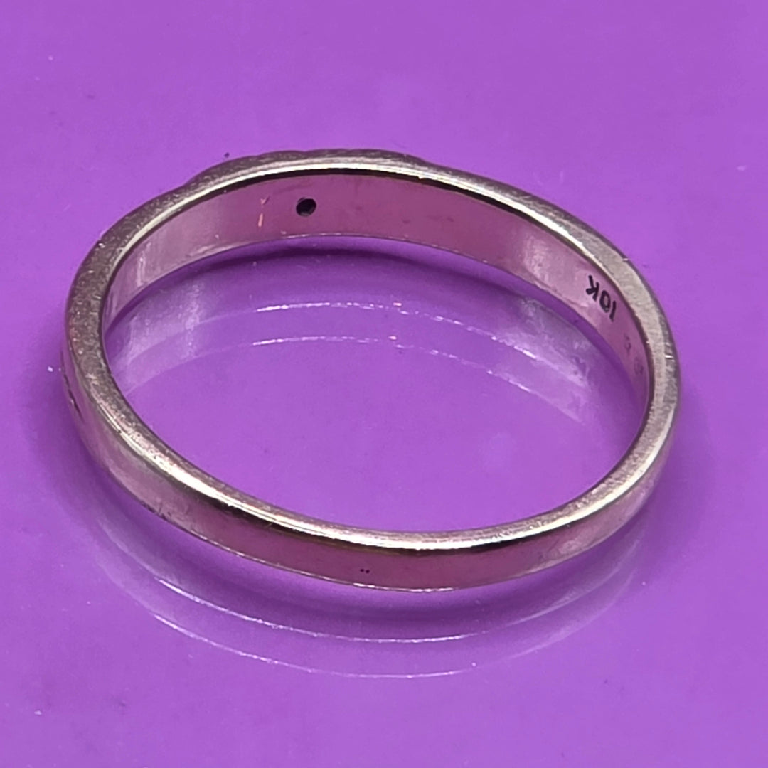 Elegant Gold and Illusion Set Diamond Band