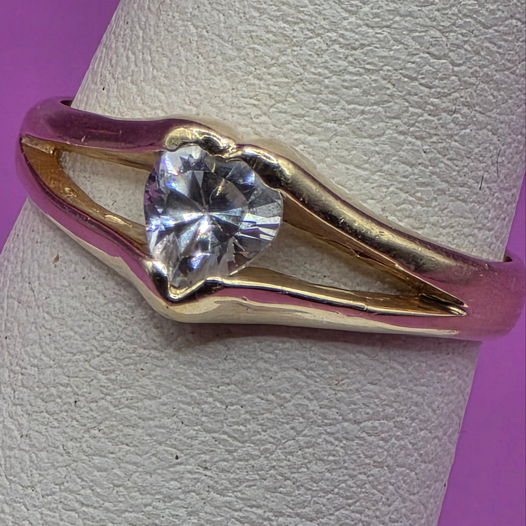Elegant 14K Gold & Quartz Heart Diamond Love Ring
