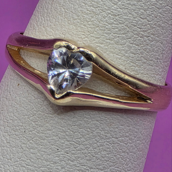 Elegant 14K Gold & Quartz Heart Diamond Love Ring
