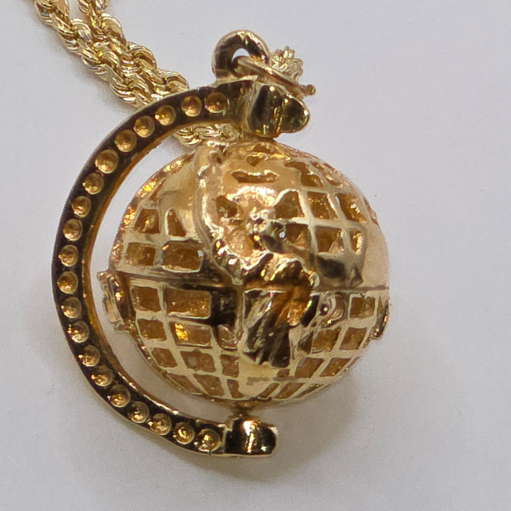 14K Gold Spinning Globe & Rope Chain Necklace