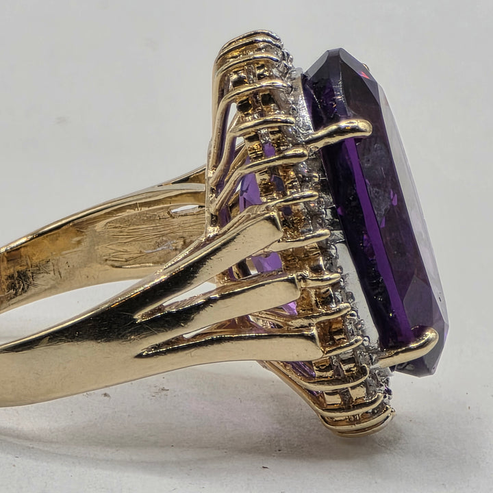 14k Gold & (est.)5 Carat Oval Amethyst & Diamond Halo Party Ring