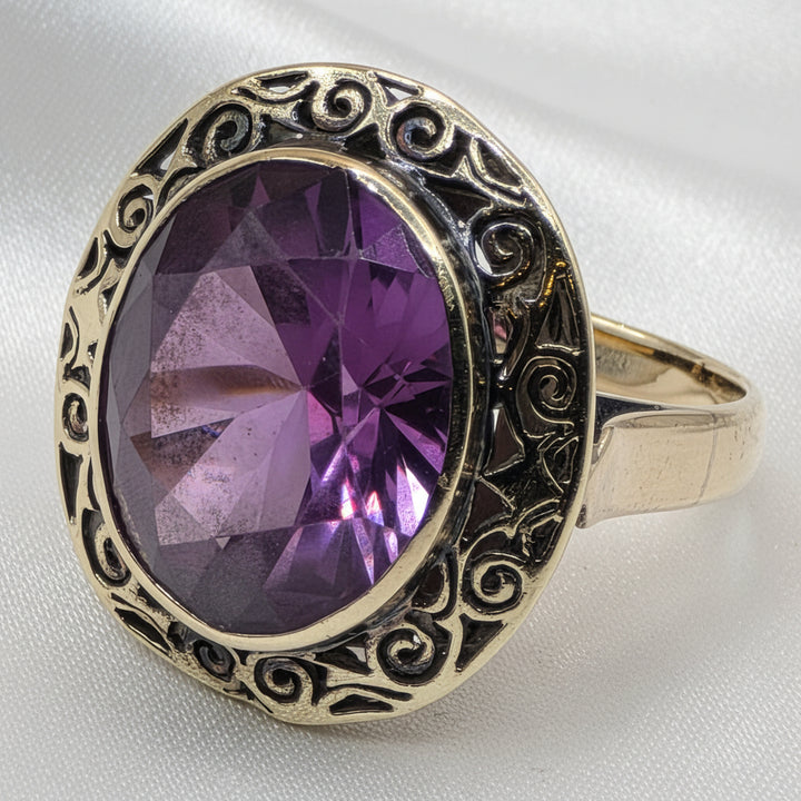 14k Gold & (est.)5 Carat Oval Amethyst Cocktail Ring