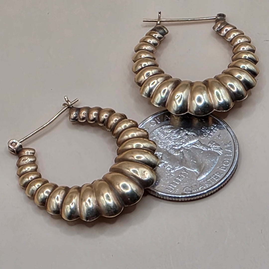 14K Yellow Gold Scalloped Graduated Hoop Earrings