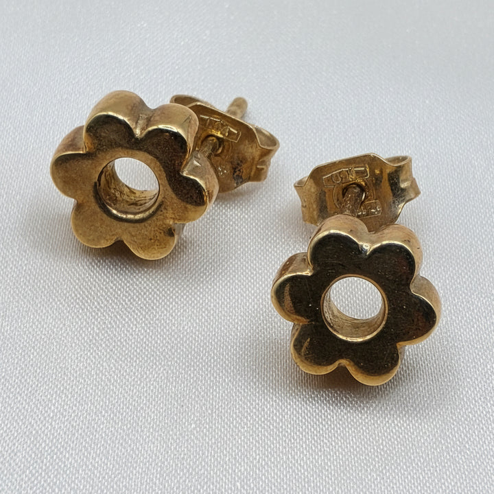 18K Gold Open Flower Stud Earrings
