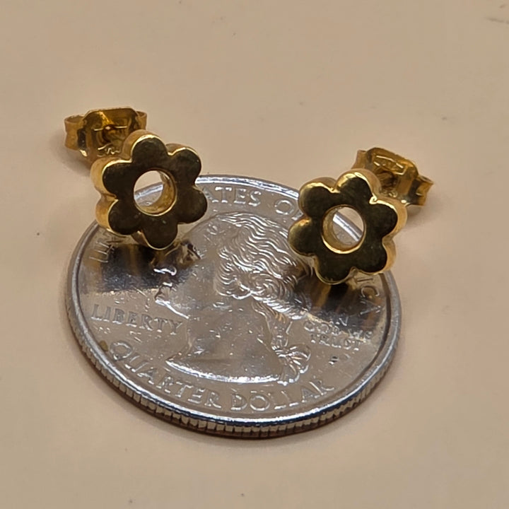 18K Gold Open Flower Stud Earrings