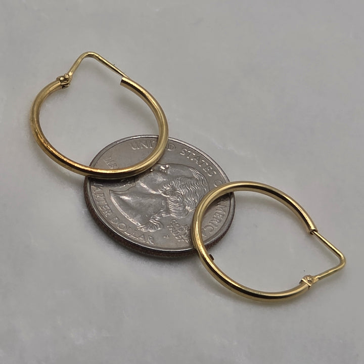 18K Gold Traditional Medium Hoop Earrings