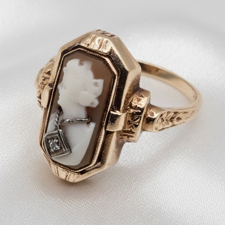 14K Gold Carved Conch Cameo & Black Onyx Flip Ring