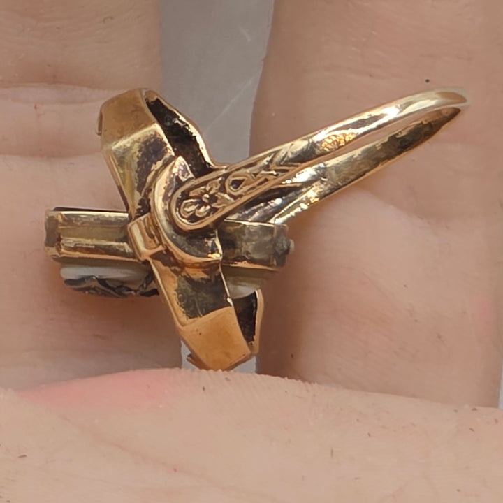 14K Gold Carved Conch Cameo & Black Onyx Flip Ring