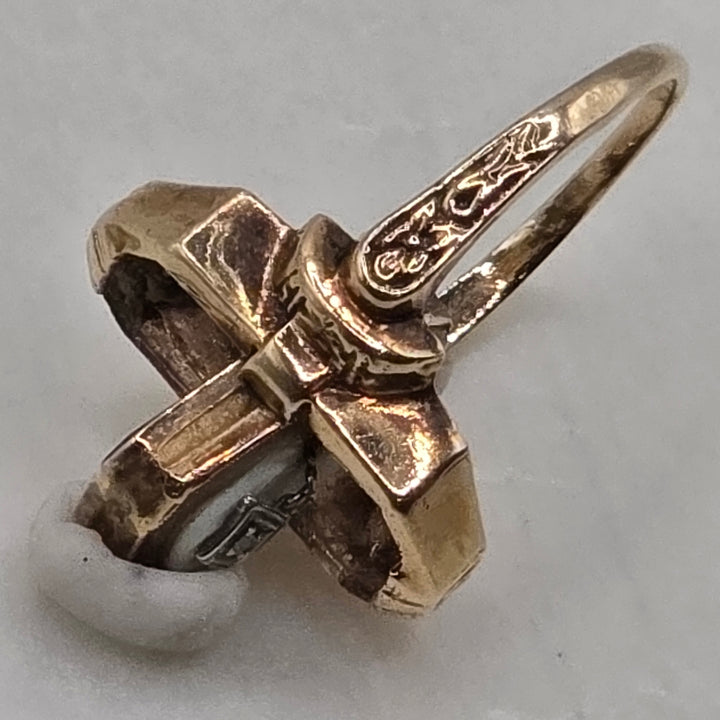 14K Gold Carved Conch Cameo & Black Onyx Flip Ring