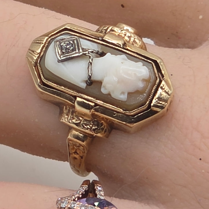 14K Gold Carved Conch Cameo & Black Onyx Flip Ring