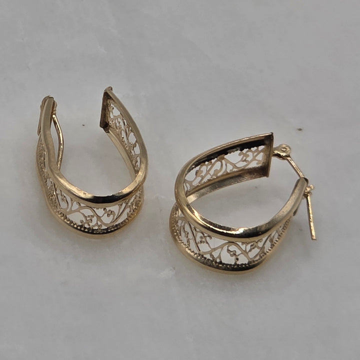 14K Gold Open Work Vine Motif Hoop Earrings