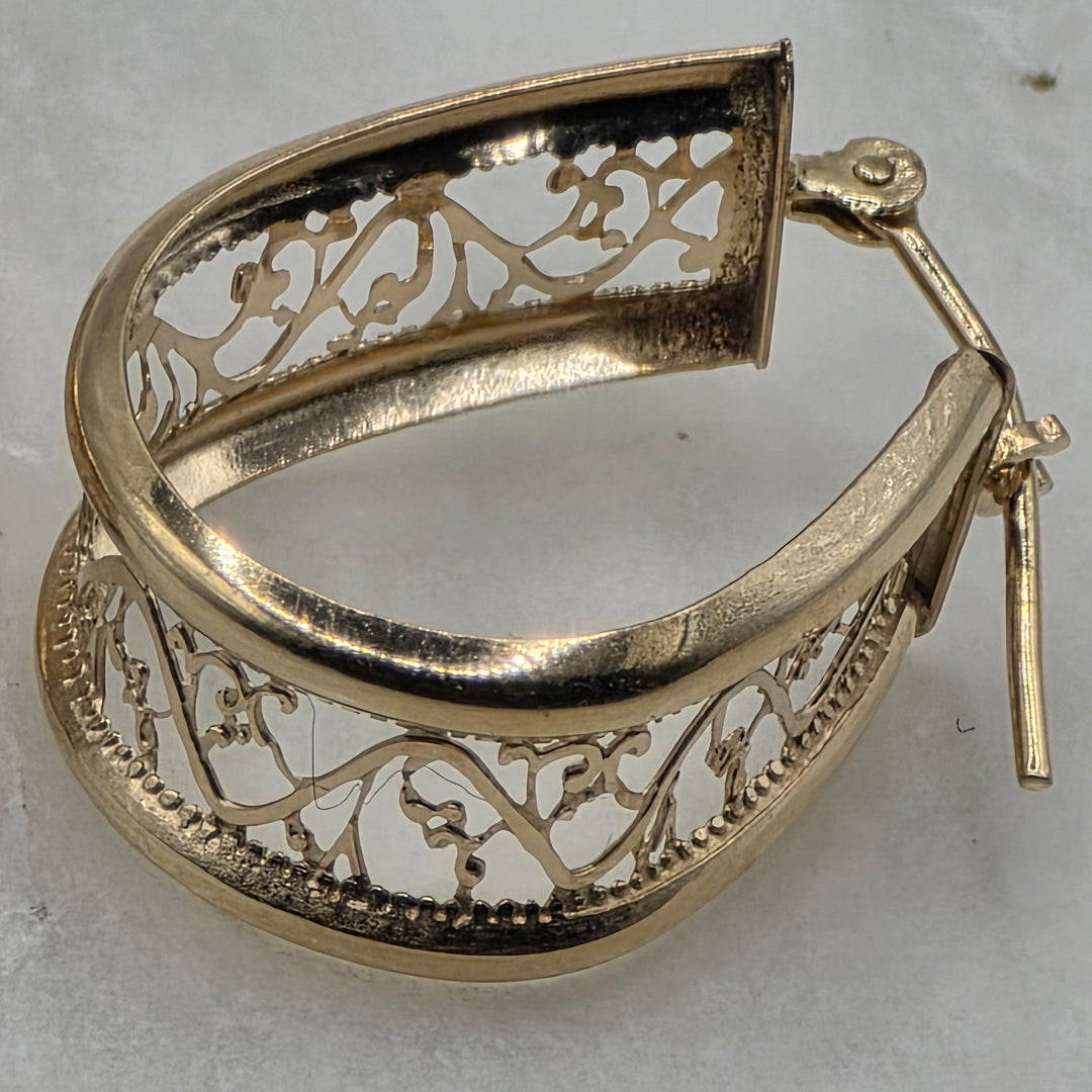 14K Gold Open Work Vine Motif Hoop Earrings