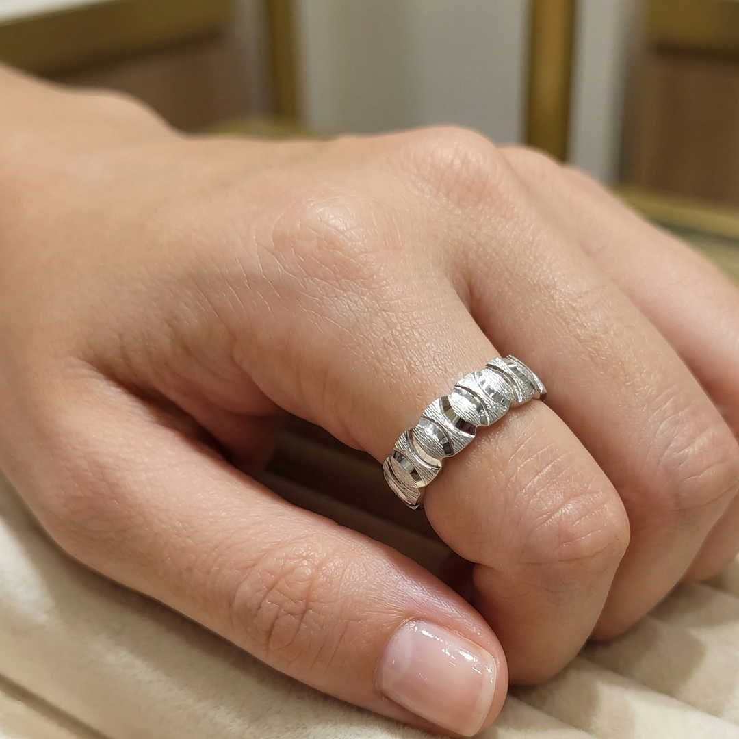 14K White Gold Fancy Diamond Cut Band